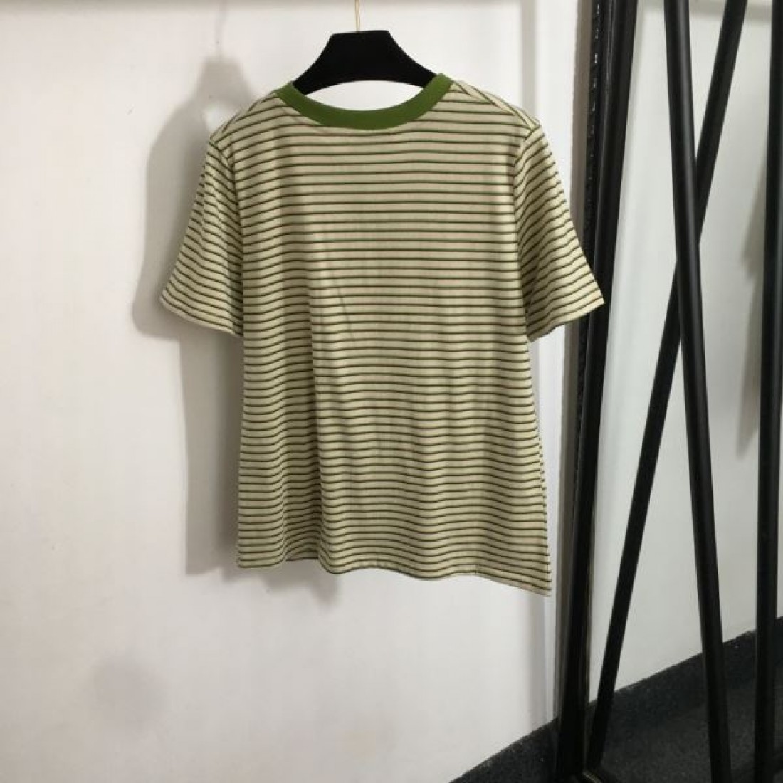 MIU MIU スーパーコピー 半袖Tシャツ ロゴ 圧倒的人気を誇る ミュウミュウ