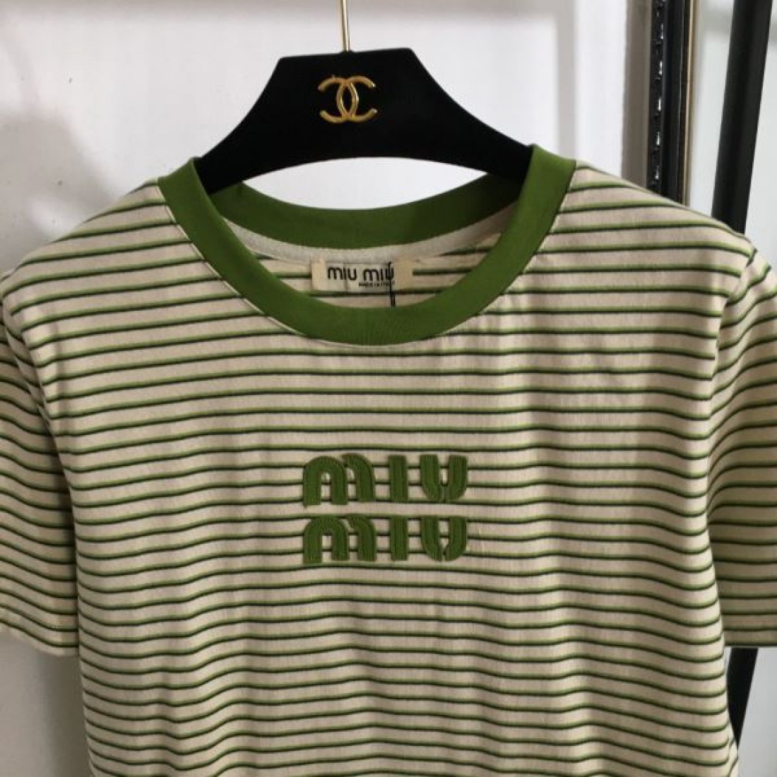MIU MIU スーパーコピー 半袖Tシャツ ロゴ 圧倒的人気を誇る ミュウミュウ