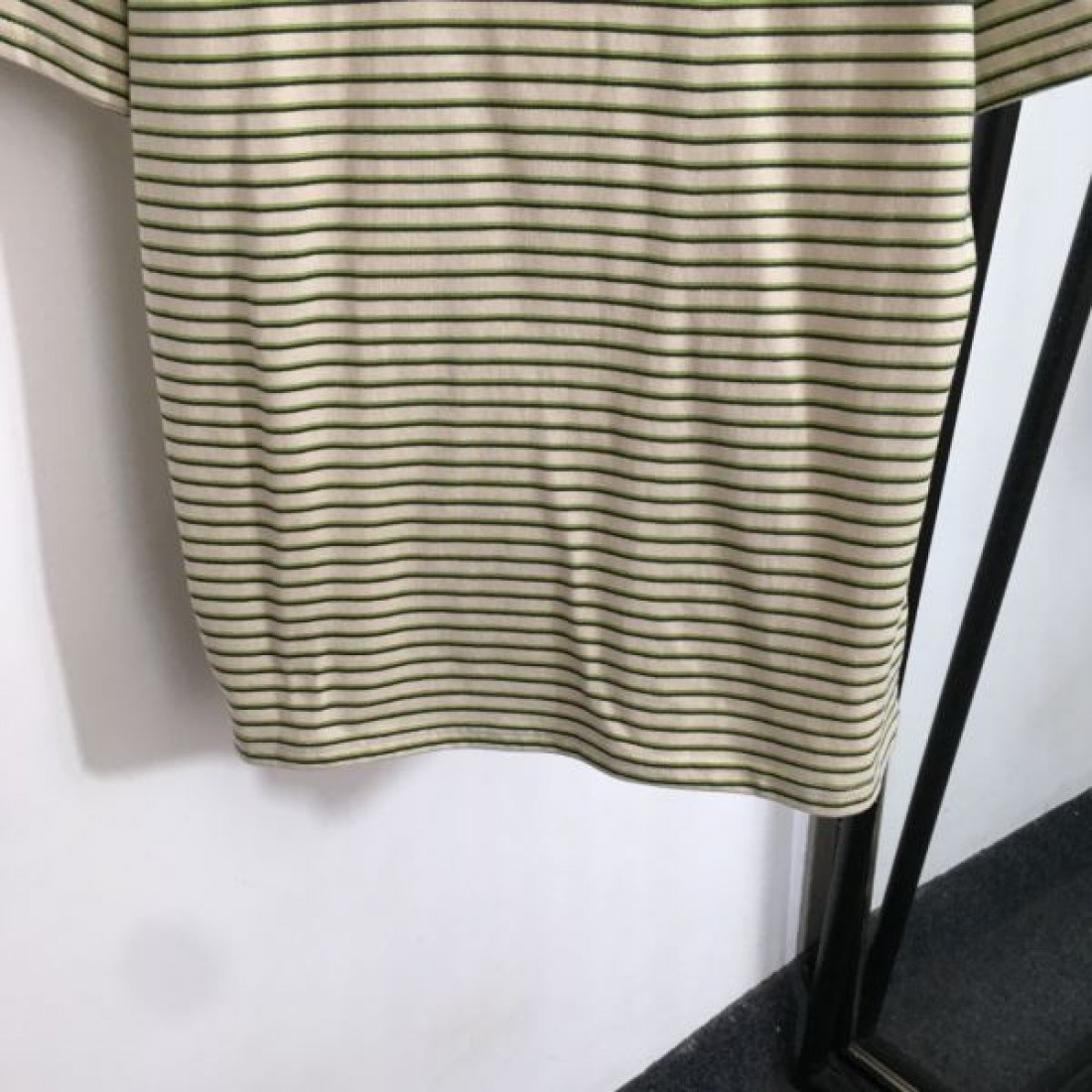 MIU MIU スーパーコピー 半袖Tシャツ ロゴ 圧倒的人気を誇る ミュウミュウ