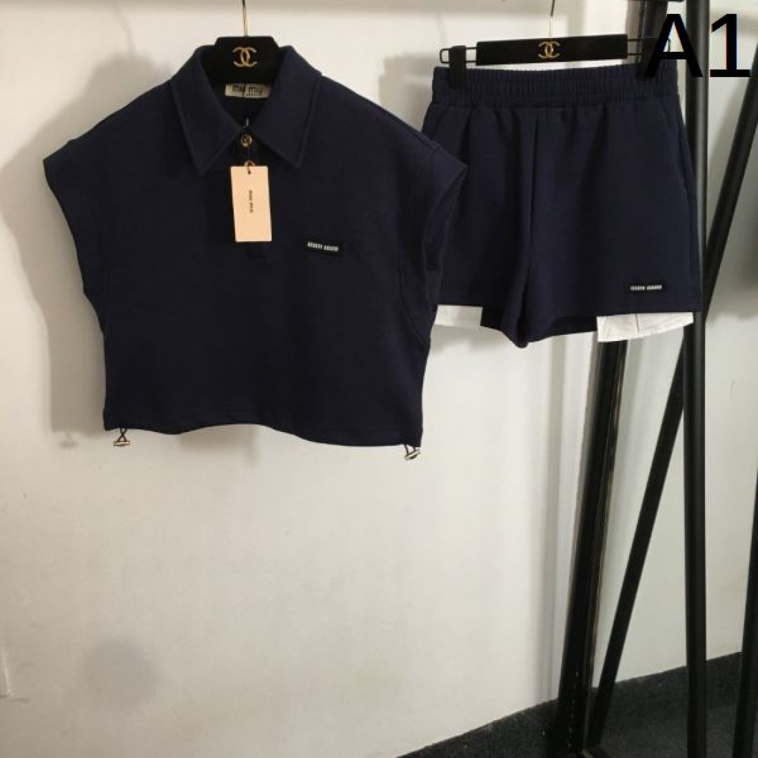 入手困難アイテム MIU MIU ミュウミュウ コピー 上下セット トレンド激安