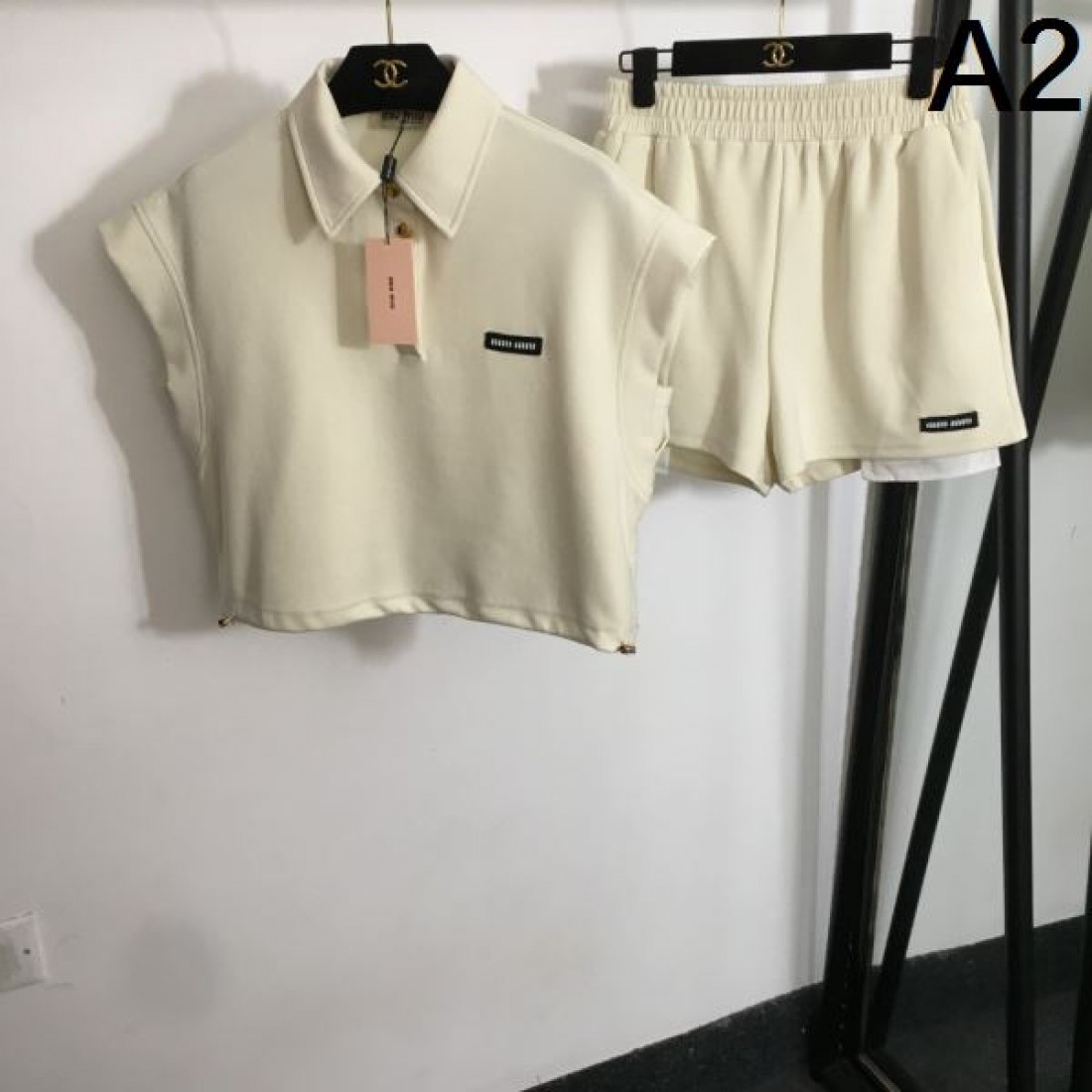 MIU MIU スーパーコピー 上下セット ロゴ 入手困難アイテム ミュウミュウ