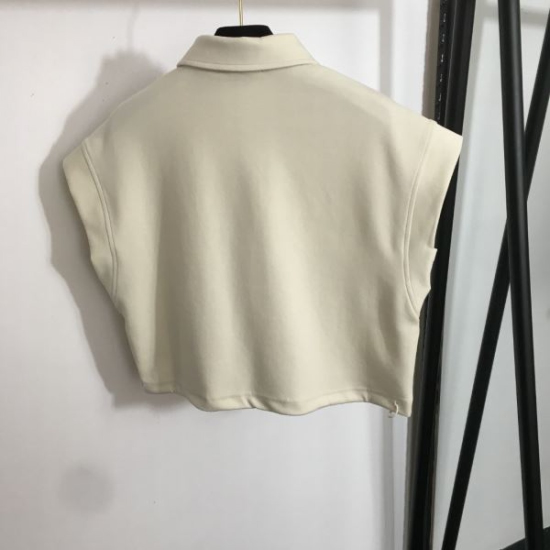 入手困難アイテム MIU MIU ミュウミュウ コピー 上下セット トレンド激安