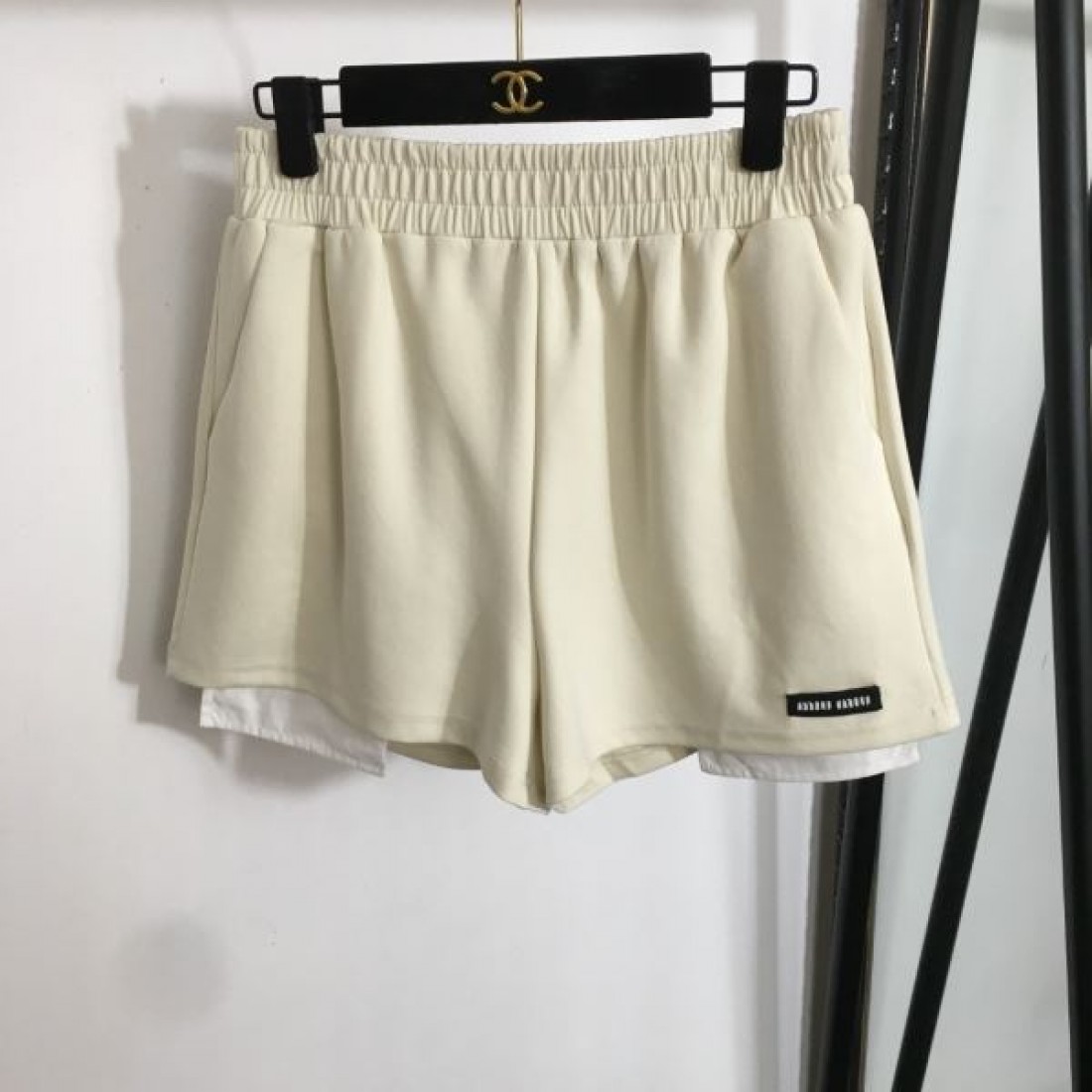 入手困難アイテム MIU MIU ミュウミュウ コピー 上下セット トレンド激安