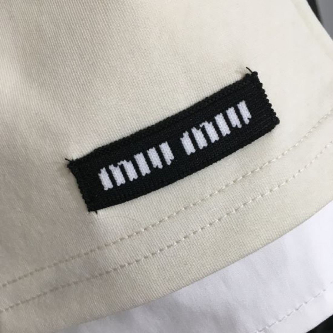 入手困難アイテム MIU MIU ミュウミュウ コピー 上下セット トレンド激安