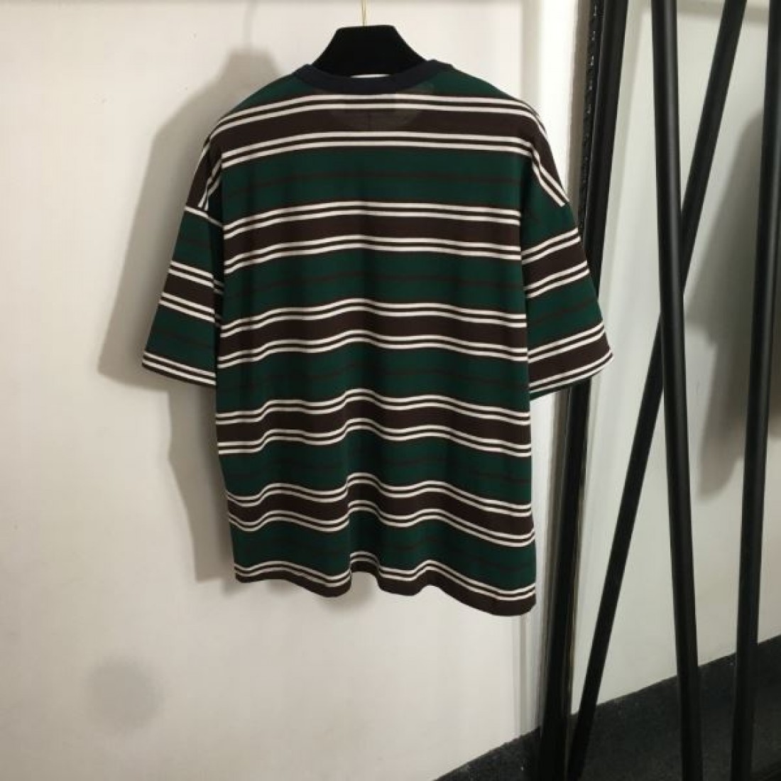 夏に大満喫できる PRADA コピー 半袖Tシャツ ファッションアイテム 2025ss