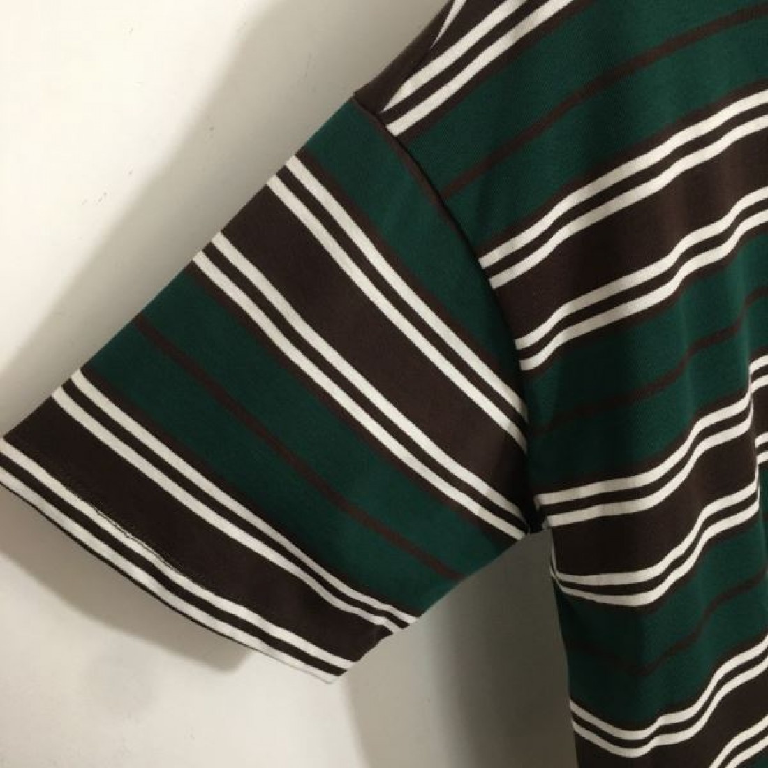 夏に大満喫できる PRADA コピー 半袖Tシャツ ファッションアイテム 2025ss