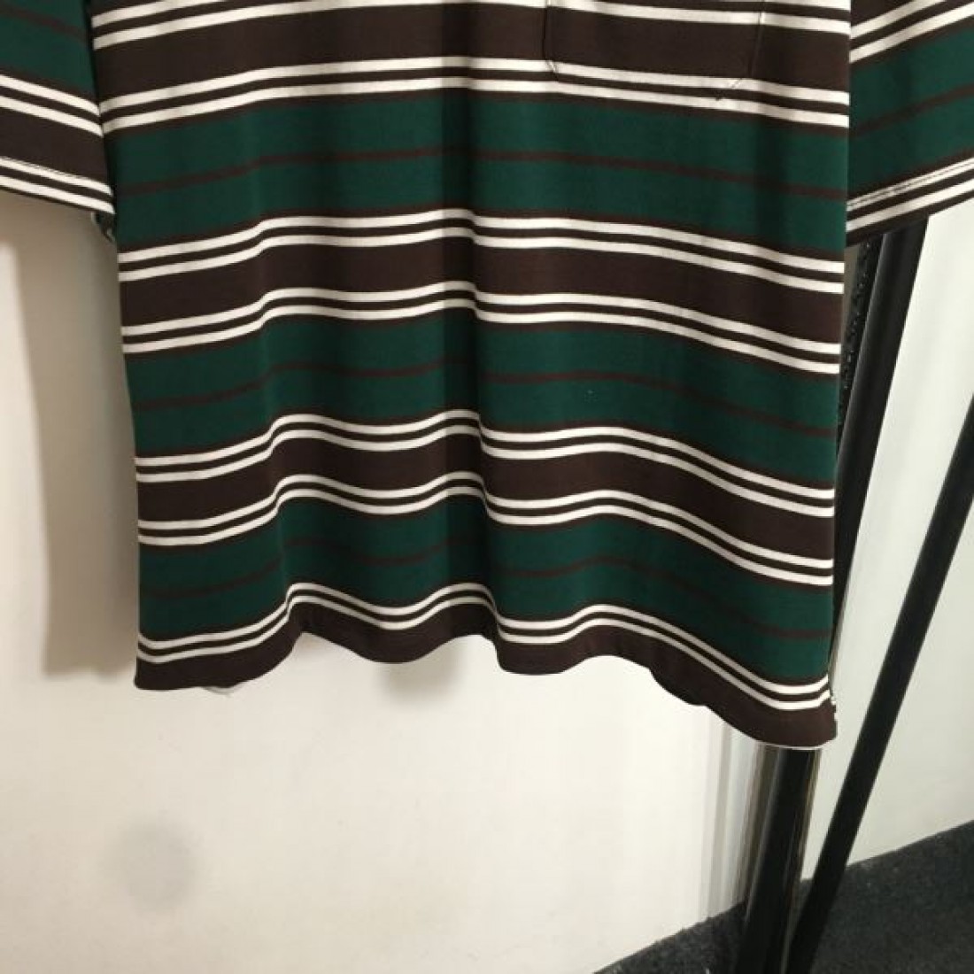 夏に大満喫できる PRADA コピー 半袖Tシャツ ファッションアイテム 2025ss