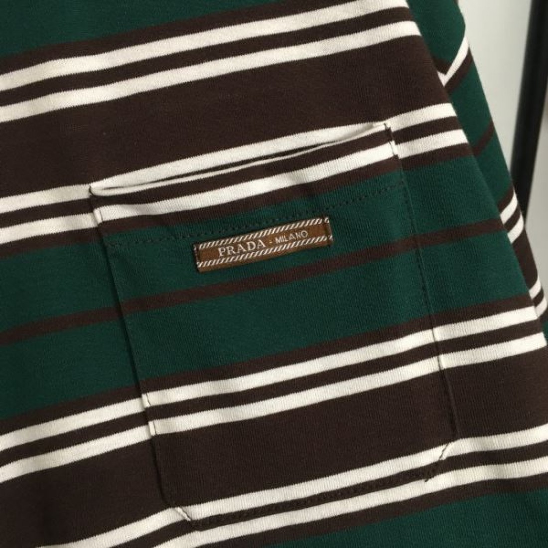 夏に大満喫できる PRADA コピー 半袖Tシャツ ファッションアイテム 2025ss