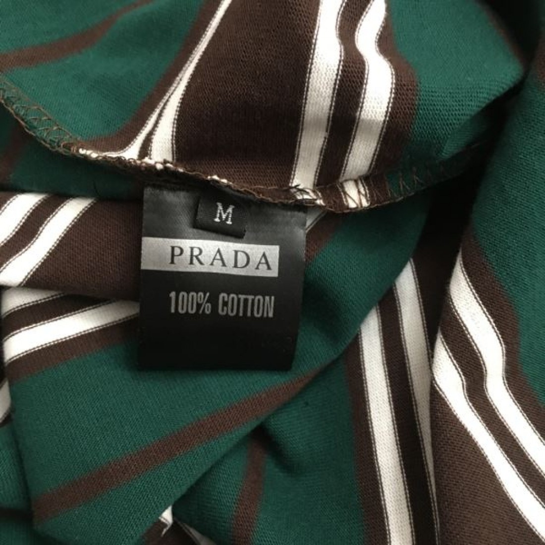 夏に大満喫できる PRADA コピー 半袖Tシャツ ファッションアイテム 2025ss