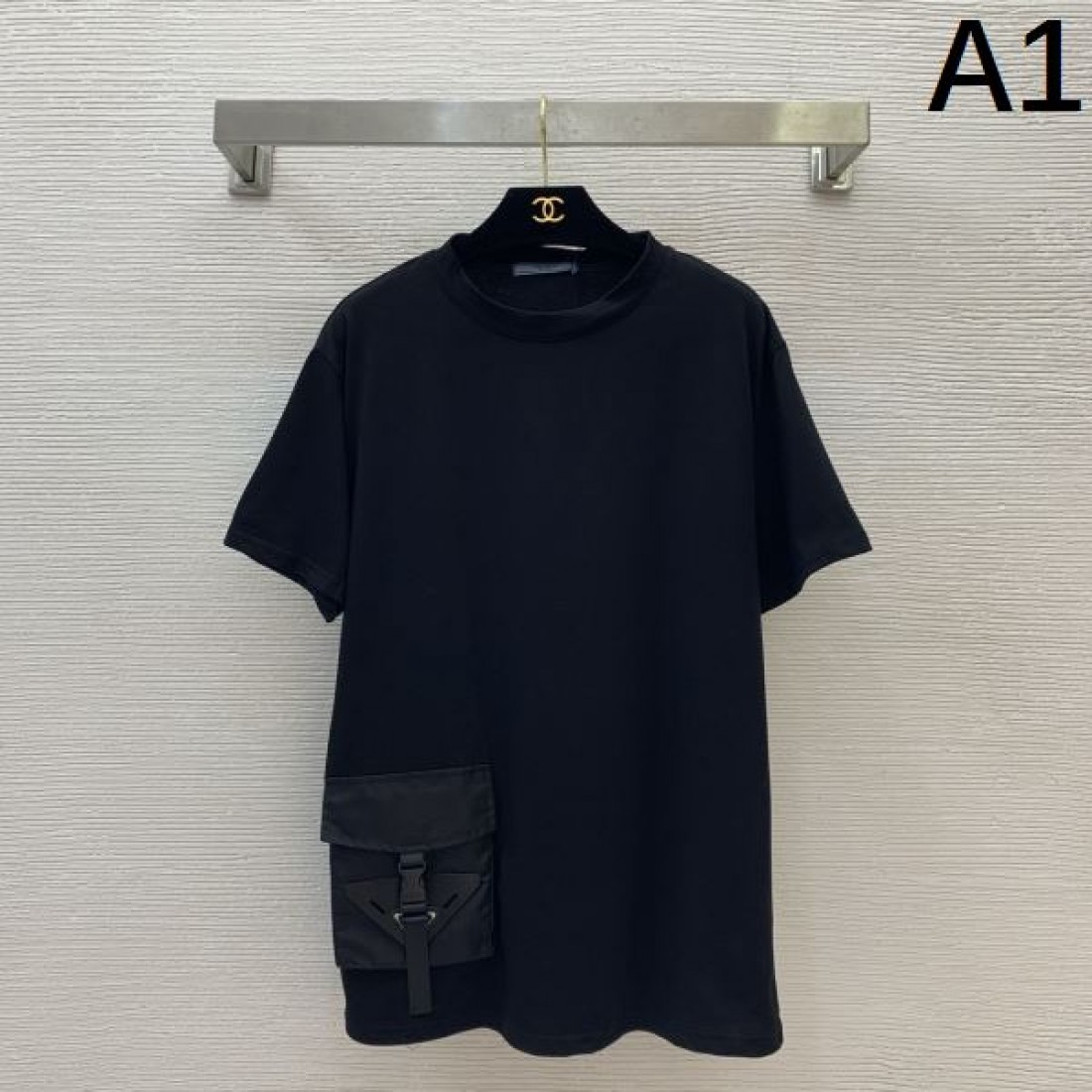 PRADA スーパーコピー 半袖Tシャツ ロゴ 目が離せない夏季新作 プラダ