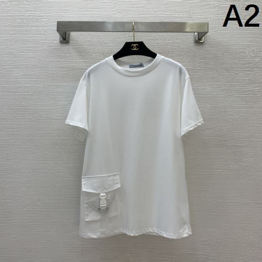 PRADA スーパーコピー 半袖Tシャツ ロゴ 目が離せない夏季新作 プラダ