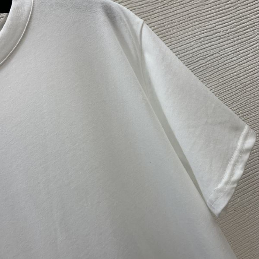 PRADA スーパーコピー 半袖Tシャツ ロゴ 目が離せない夏季新作 プラダ