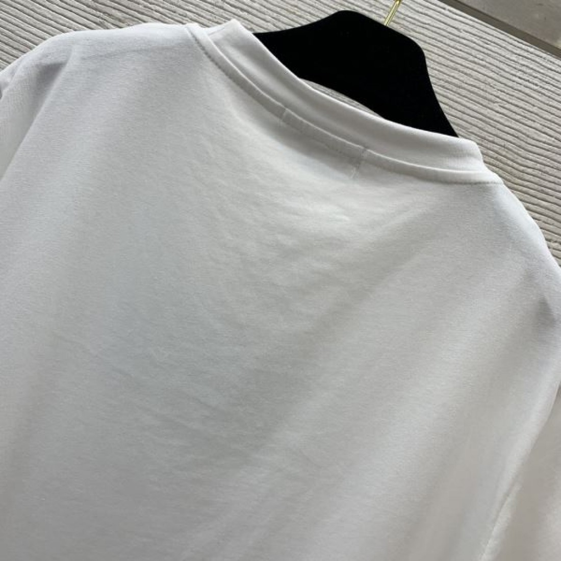 PRADA スーパーコピー 半袖Tシャツ ロゴ 目が離せない夏季新作 プラダ