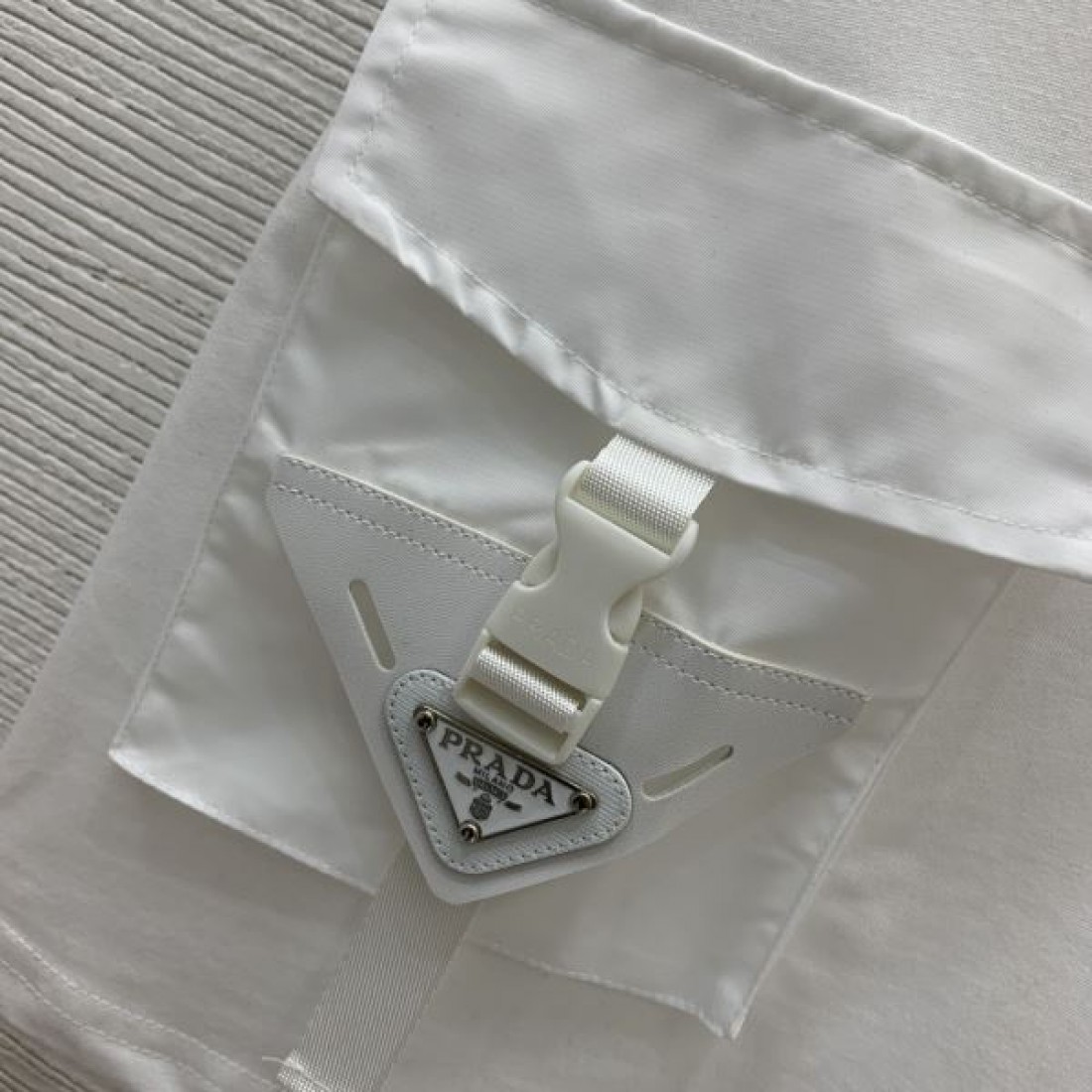 注目が集まる プラダ PRADA コピー 半袖Tシャツ 夏季新作 厳選
