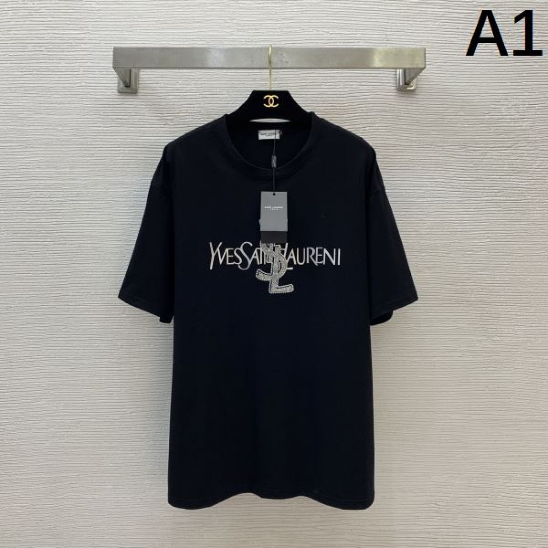 新作セール大人OK イヴ サンローラン スーパーコピー 半袖Tシャツ 高級感漂う