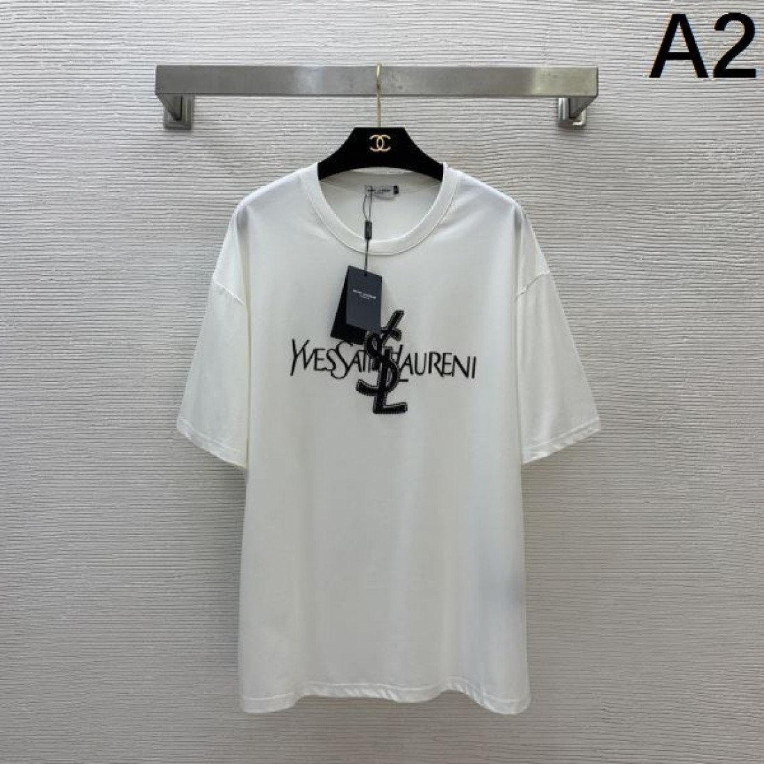 新作セール大人OK イヴ サンローラン スーパーコピー 半袖Tシャツ 高級感漂う