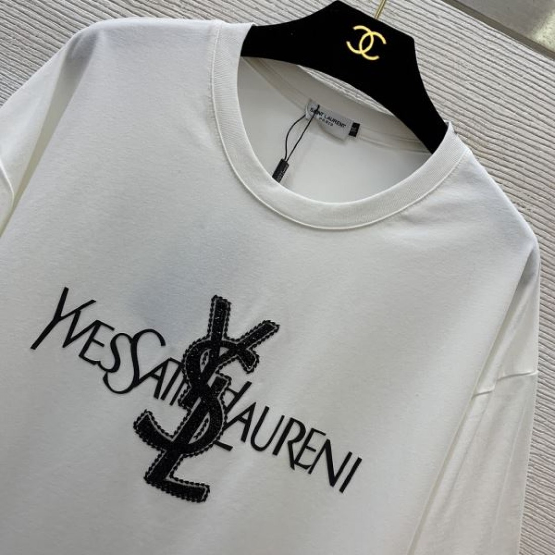 新作セール大人OK イヴ サンローラン スーパーコピー 半袖Tシャツ 高級感漂う