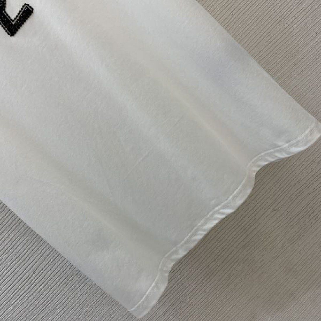 新作セール大人OK イヴ サンローラン スーパーコピー 半袖Tシャツ 高級感漂う