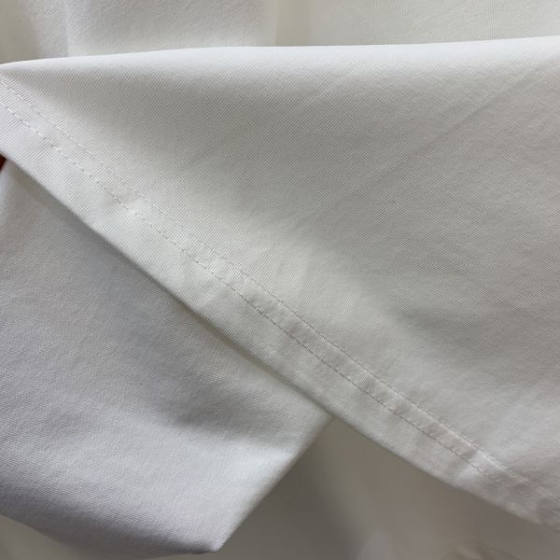 新作セール大人OK イヴ サンローラン スーパーコピー 半袖Tシャツ 高級感漂う
