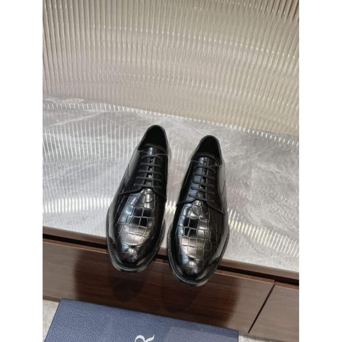 今注目度が上がって DIOR スーパーコピー ビジネスシューズ コーデの主役
