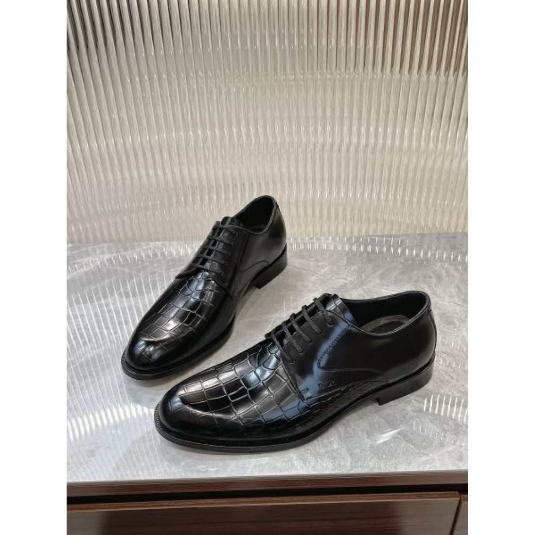 今注目度が上がって DIOR スーパーコピー ビジネスシューズ コーデの主役