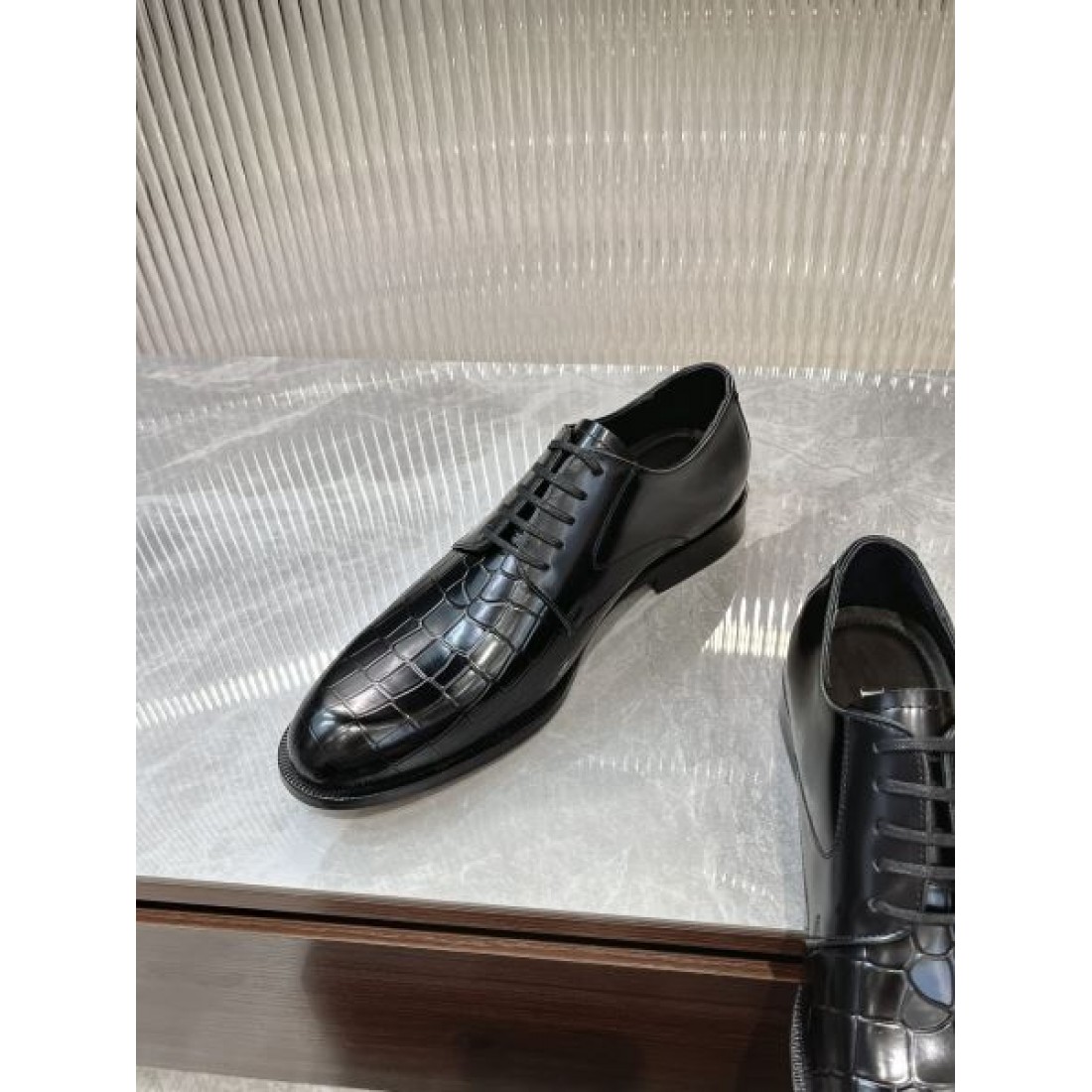 今注目度が上がって DIOR スーパーコピー ビジネスシューズ コーデの主役