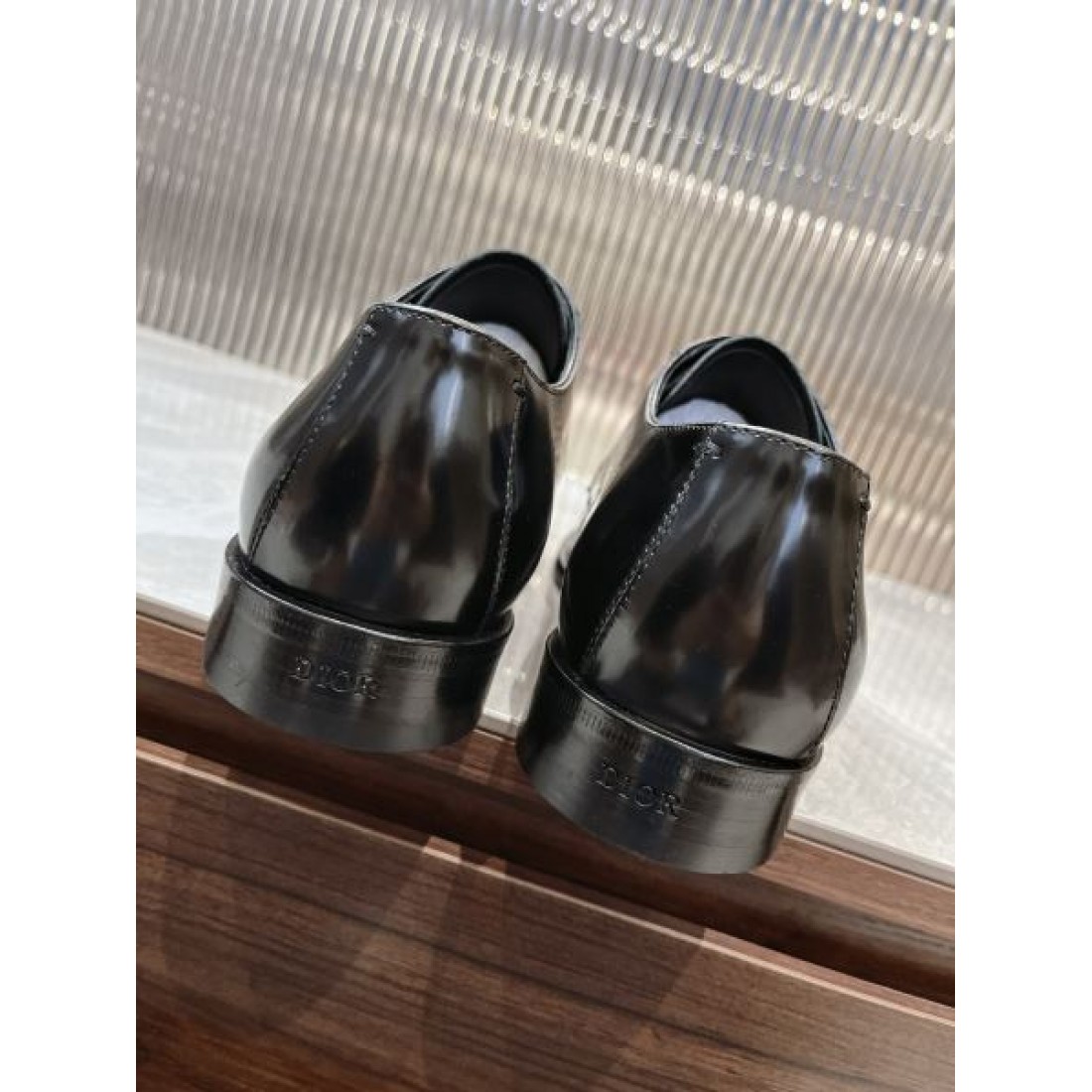 今注目度が上がって DIOR スーパーコピー ビジネスシューズ コーデの主役