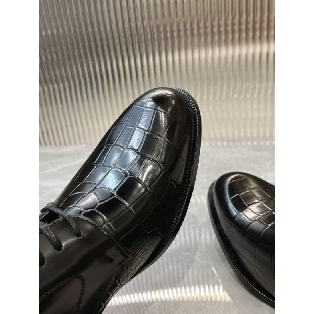 今注目度が上がって DIOR スーパーコピー ビジネスシューズ コーデの主役