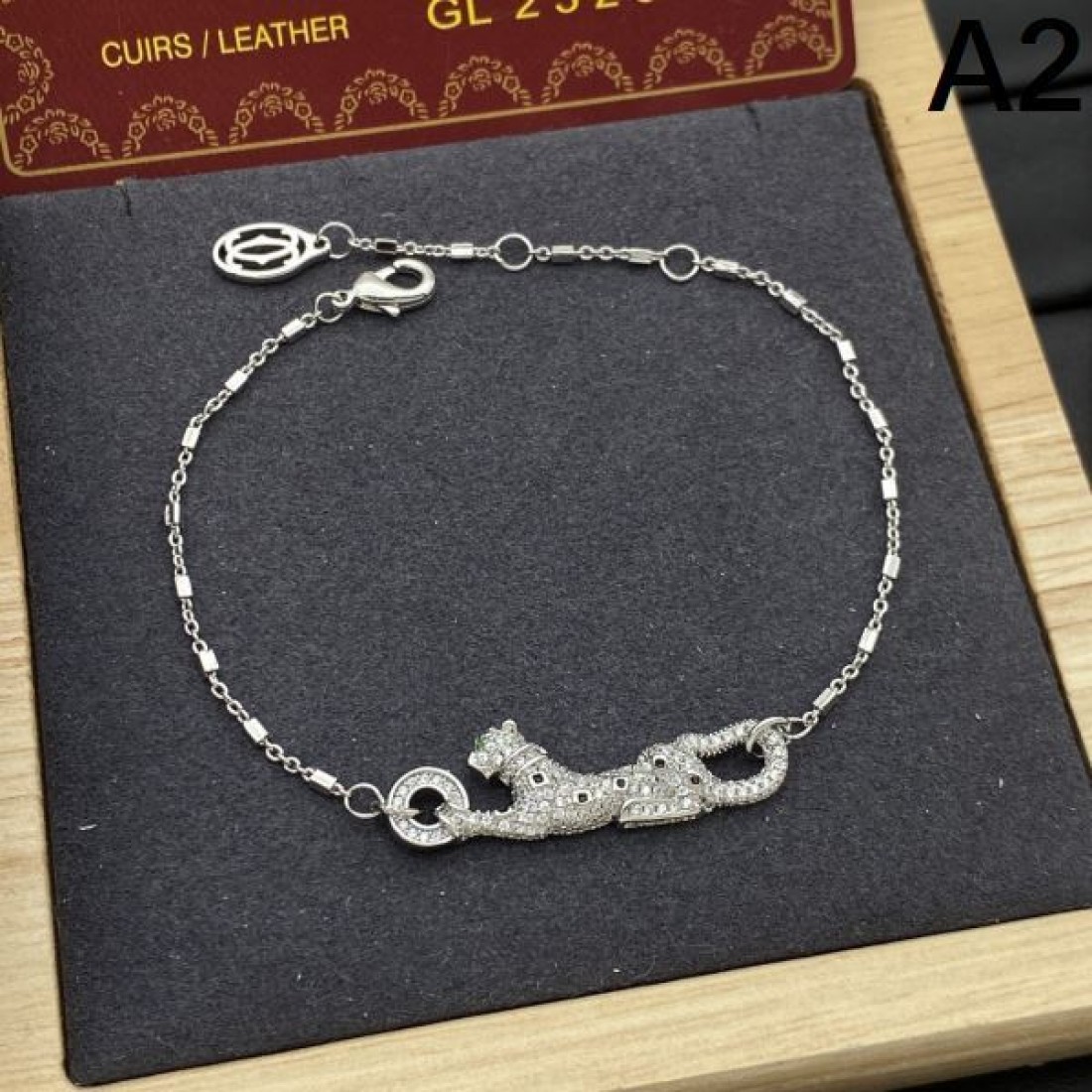 CARTIER コピー ブレスレット ロゴ 最新作期間限定セール カルティエ