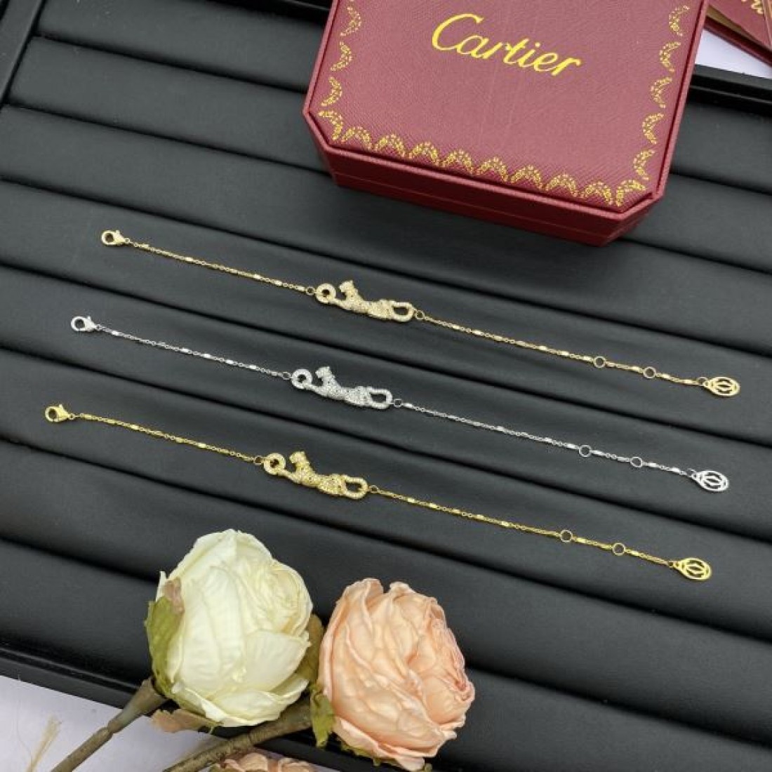 CARTIER コピー ブレスレット ロゴ 最新作期間限定セール カルティエ