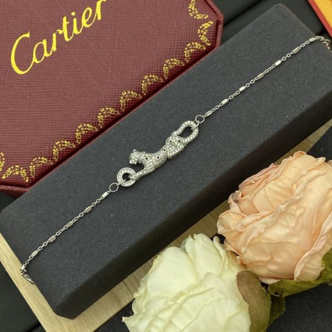 CARTIER コピー ブレスレット ロゴ 最新作期間限定セール カルティエ