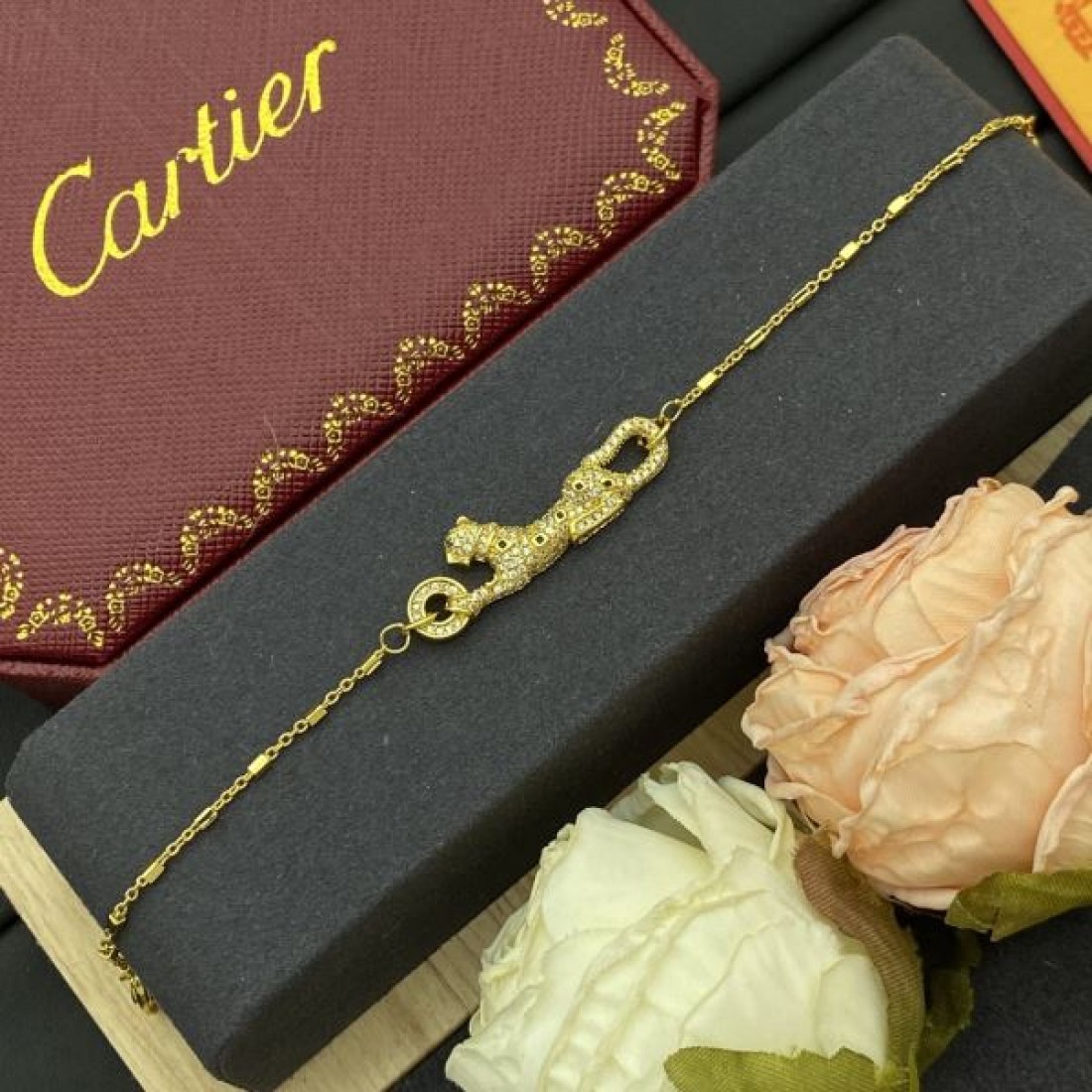 CARTIER コピー ブレスレット ロゴ 最新作期間限定セール カルティエ