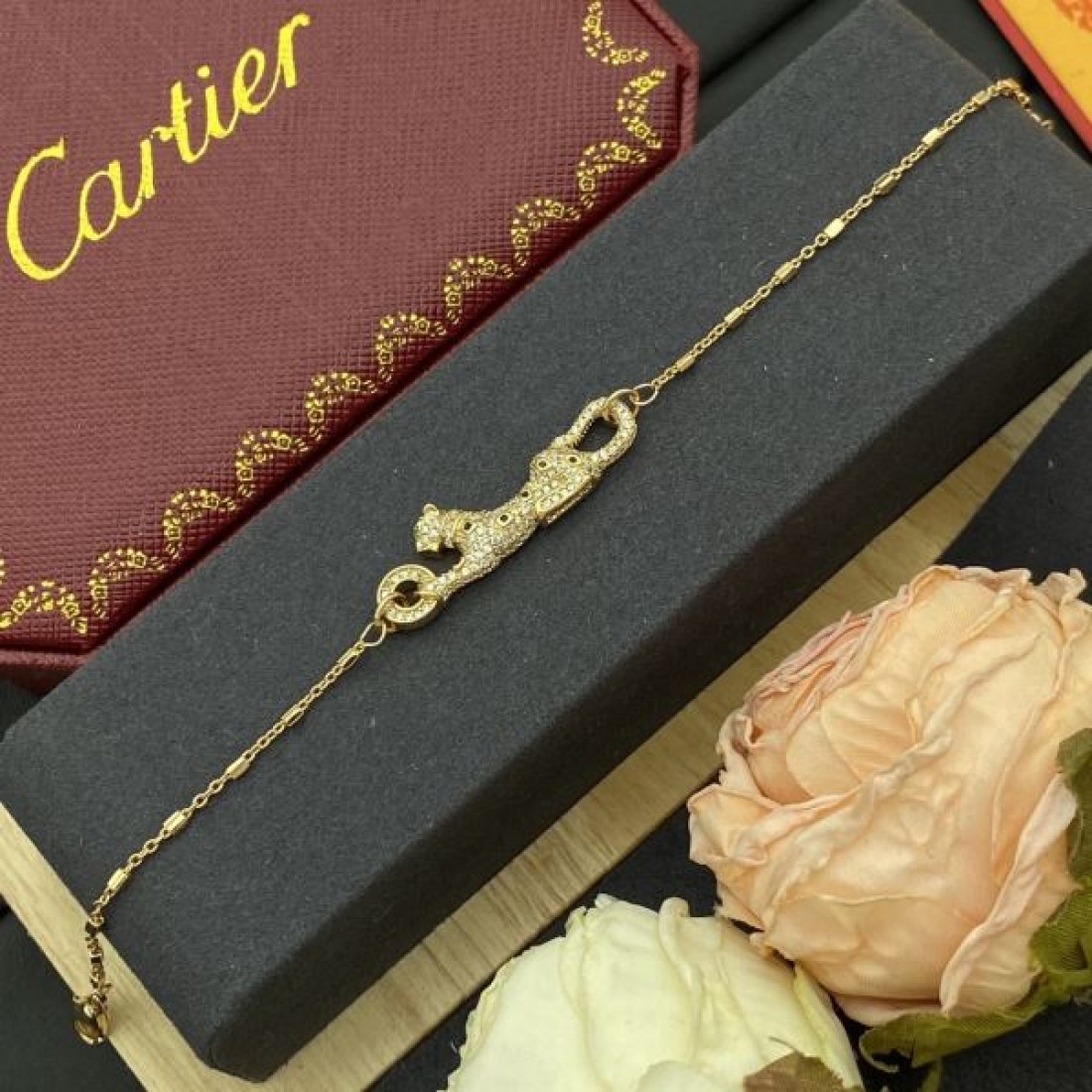 CARTIER コピー ブレスレット ロゴ 最新作期間限定セール カルティエ
