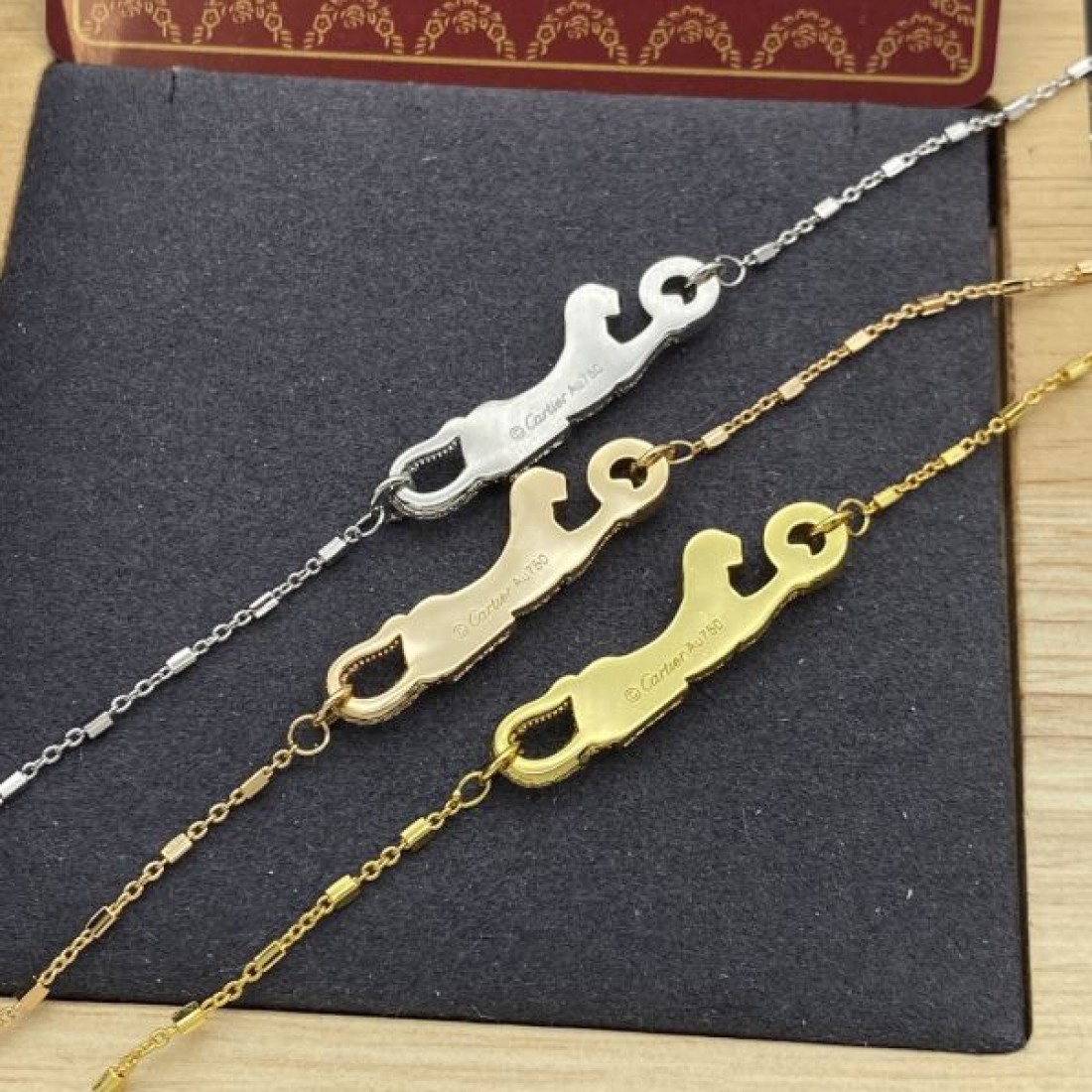 CARTIER コピー ブレスレット ロゴ 最新作期間限定セール カルティエ