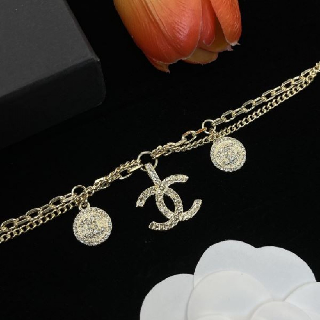 CHANEL コピー ブレスレット ロゴ お洒落さんの愛用率が高い シャネル