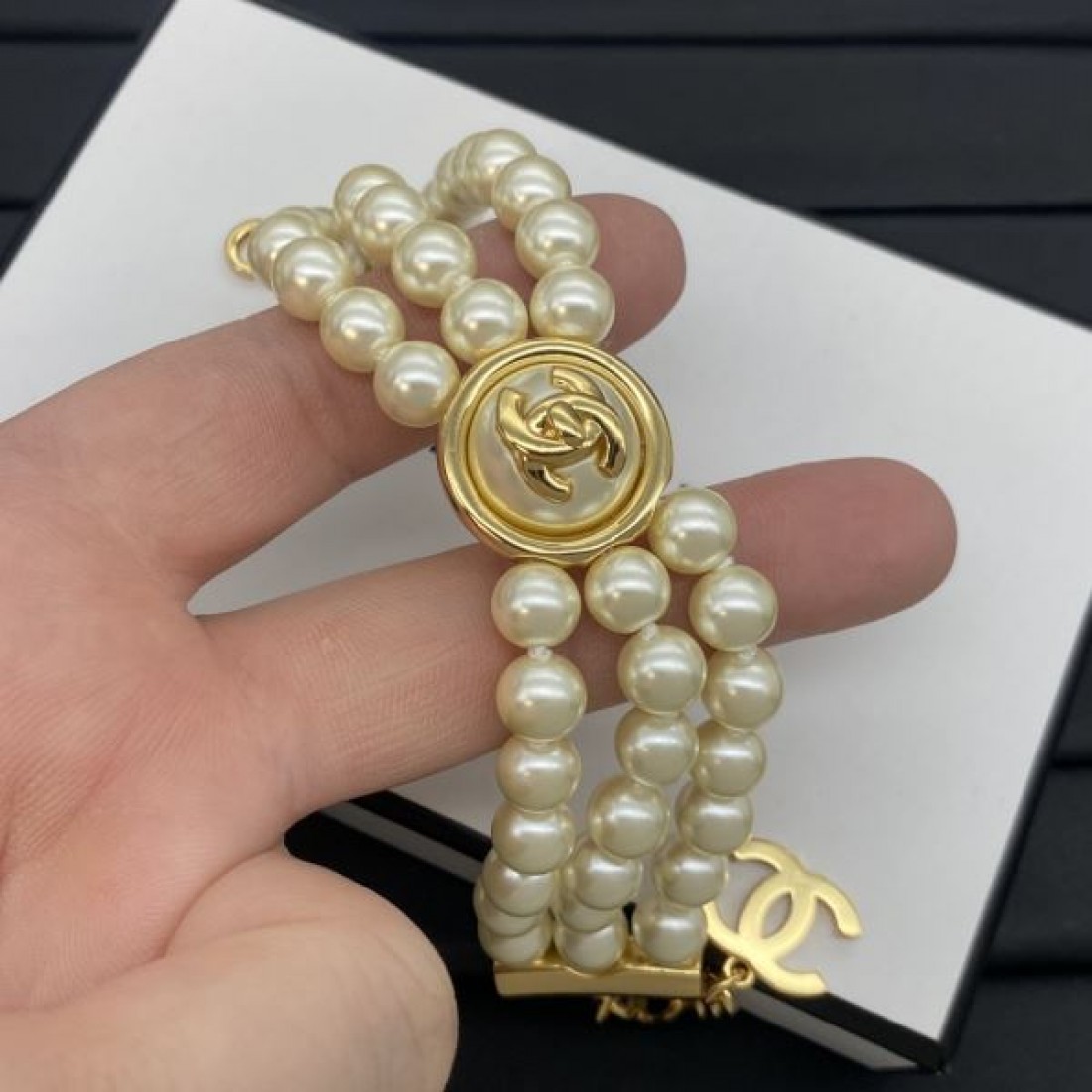 CHANEL コピー ブレスレット ロゴ お洒落度が一段アップする シャネル