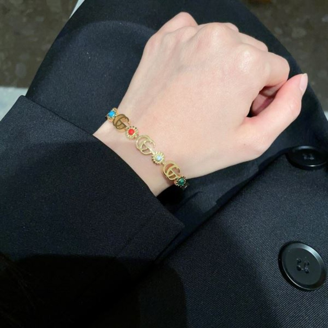 グッチ コピー ブレスレット ロゴ 完売品夏に大活躍間違いなし GUCCI