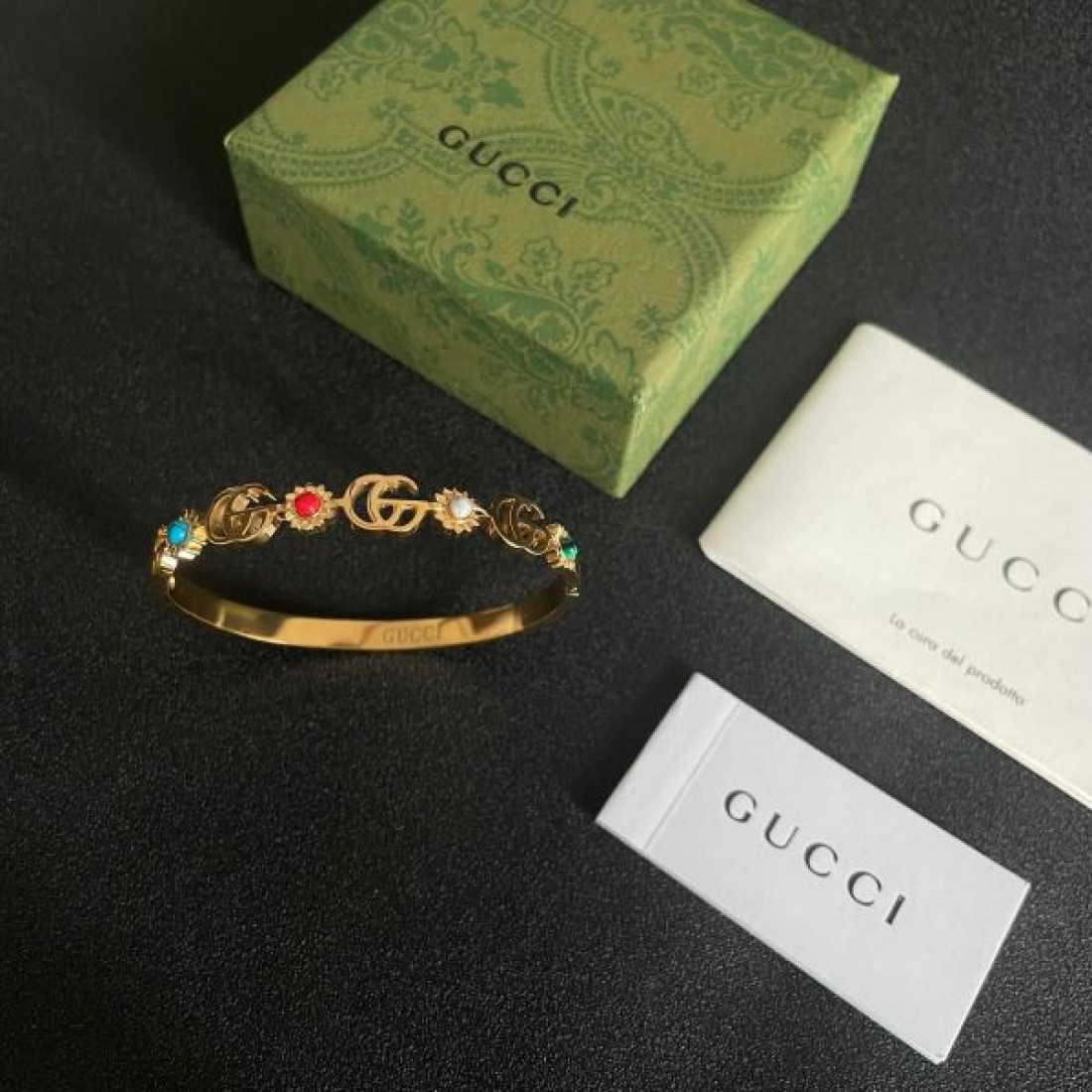 グッチ コピー ブレスレット ロゴ 完売品夏に大活躍間違いなし GUCCI