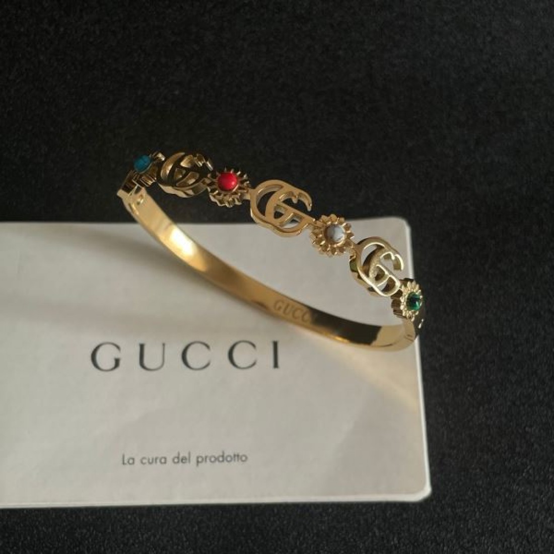 グッチ コピー ブレスレット ロゴ 完売品夏に大活躍間違いなし GUCCI