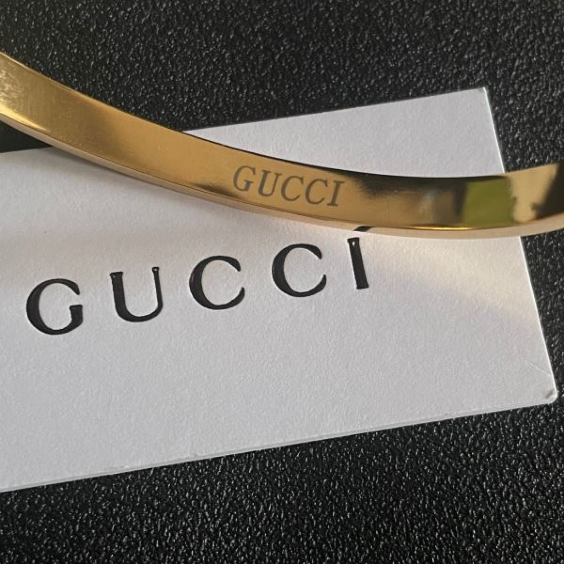 グッチ コピー ブレスレット ロゴ 完売品夏に大活躍間違いなし GUCCI