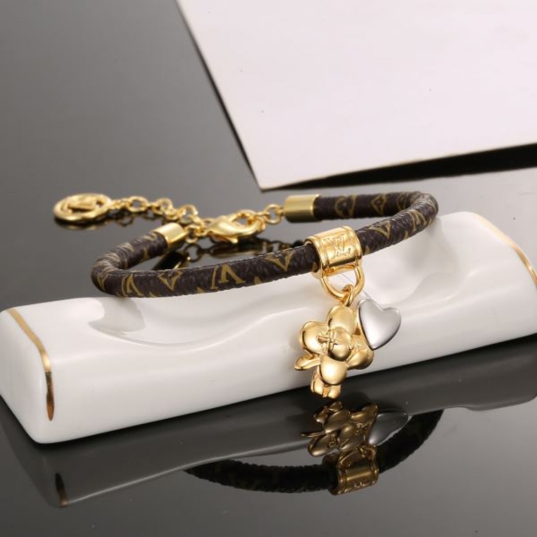 LOUIS VUITTON コピー ブレスレット ロゴ 大人気商品再入荷! ルイヴィトン