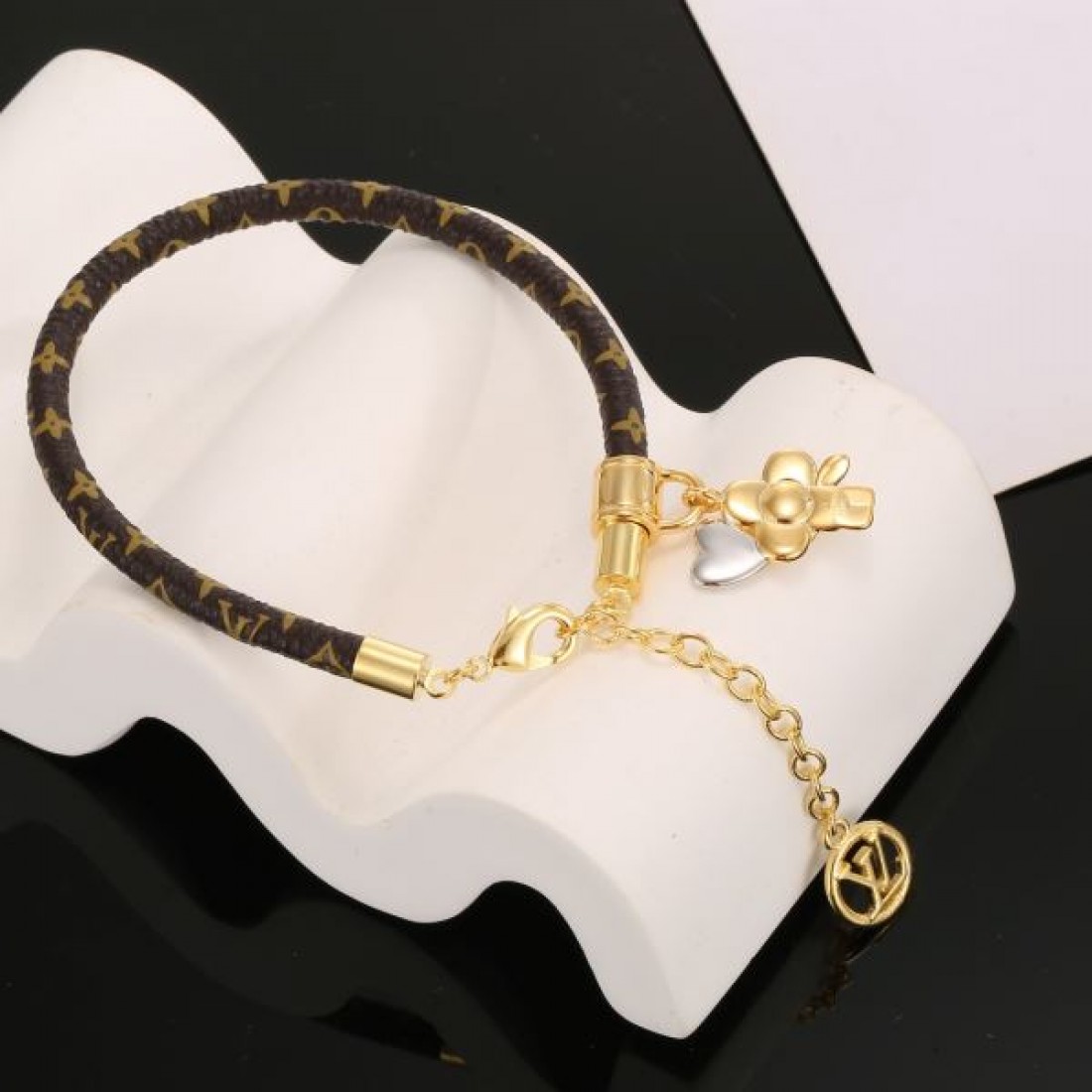 LOUIS VUITTON コピー ブレスレット ロゴ 大人気商品再入荷! ルイヴィトン