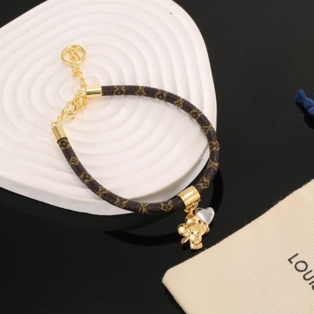 LOUIS VUITTON コピー ブレスレット ロゴ 大人気商品再入荷! ルイヴィトン