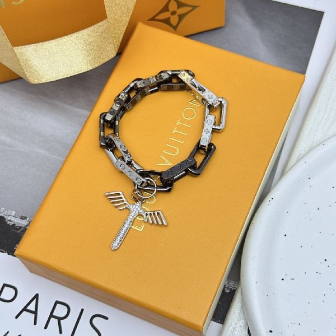 LOUIS VUITTON コピー ブレスレット ロゴ 大人気カラー入荷！ ルイヴィトン