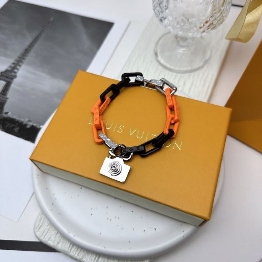 LOUIS VUITTON コピー ブレスレット ロゴ カジュアルの定番 ルイヴィトン
