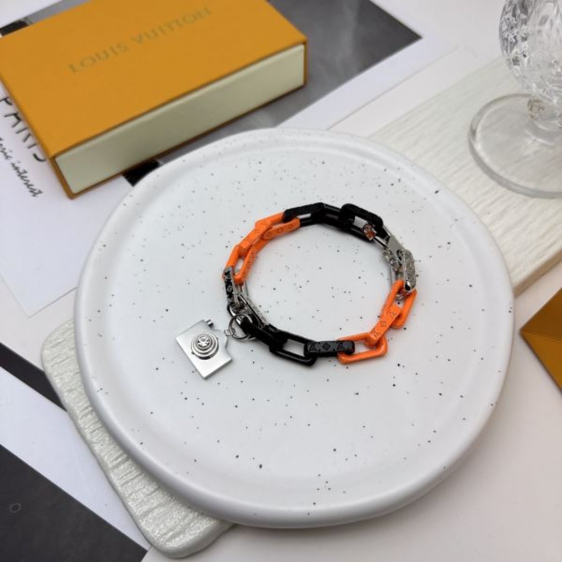 LOUIS VUITTON コピー ブレスレット ロゴ カジュアルの定番 ルイヴィトン