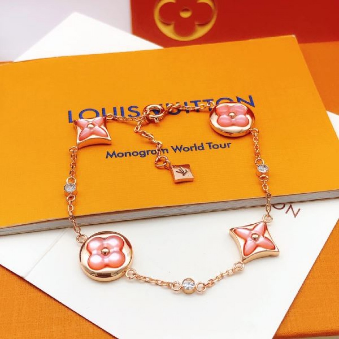 LOUIS VUITTON コピー ブレスレット ロゴ きちんと感が強い ルイヴィトン