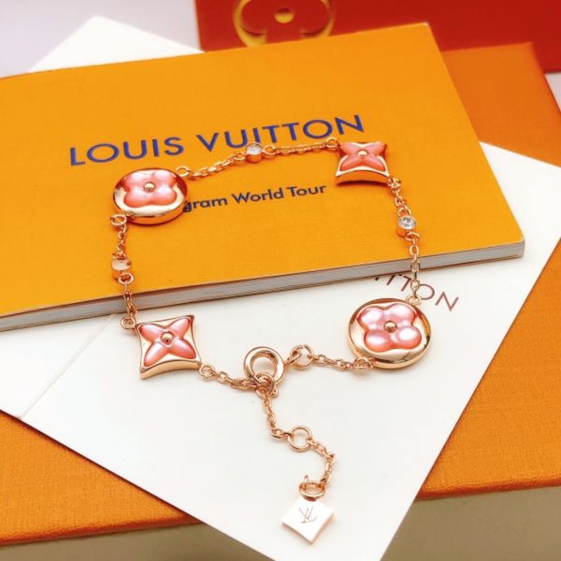 LOUIS VUITTON コピー ブレスレット ロゴ きちんと感が強い ルイヴィトン