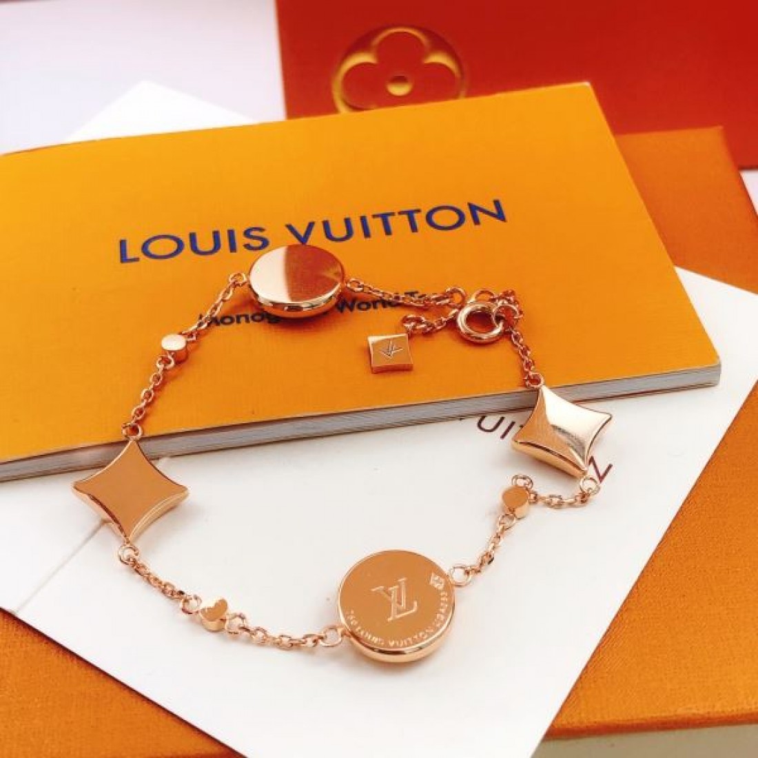 LOUIS VUITTON コピー ブレスレット ロゴ きちんと感が強い ルイヴィトン