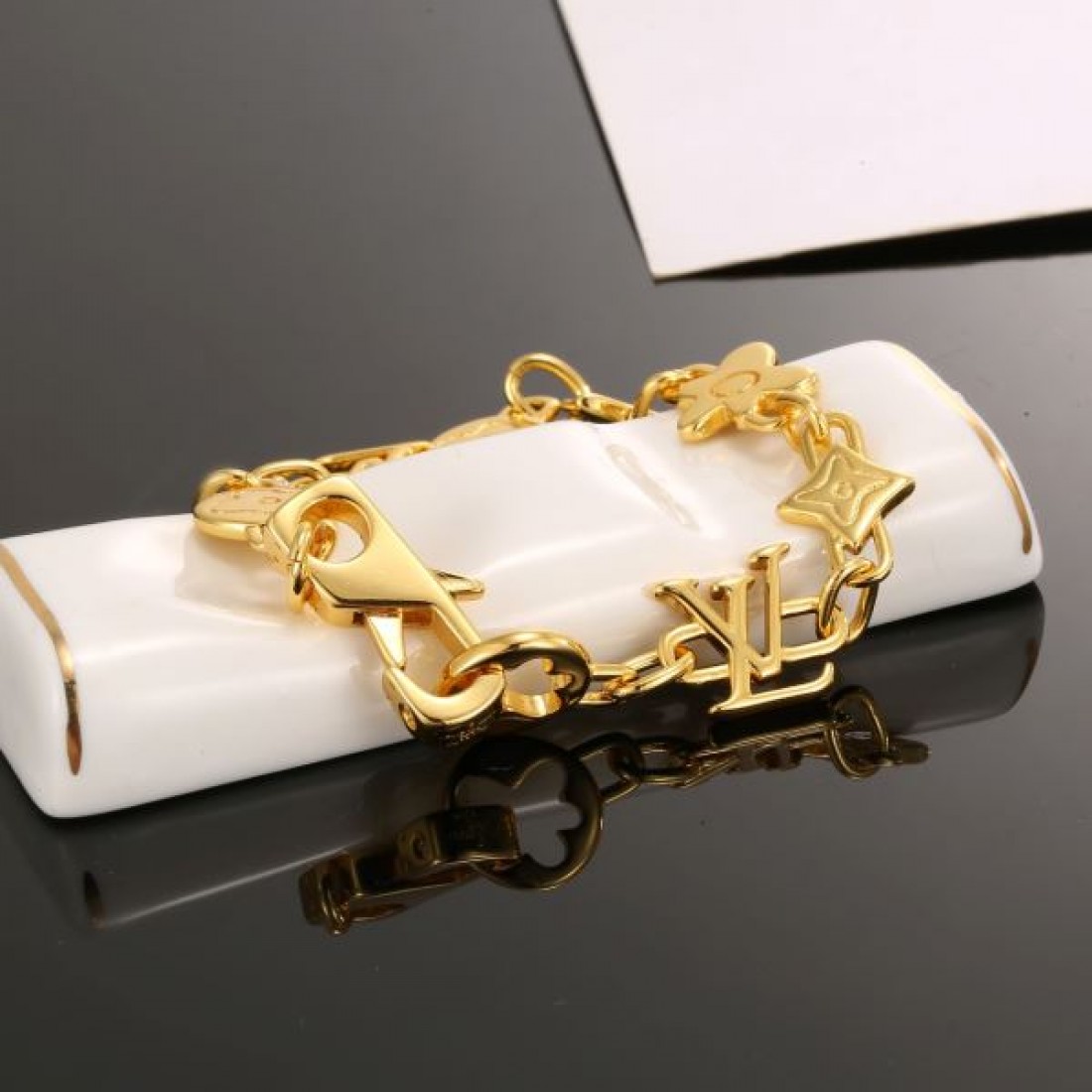 LOUIS VUITTON コピー ブレスレット ロゴ 毎年定番人気商品 ルイヴィトン